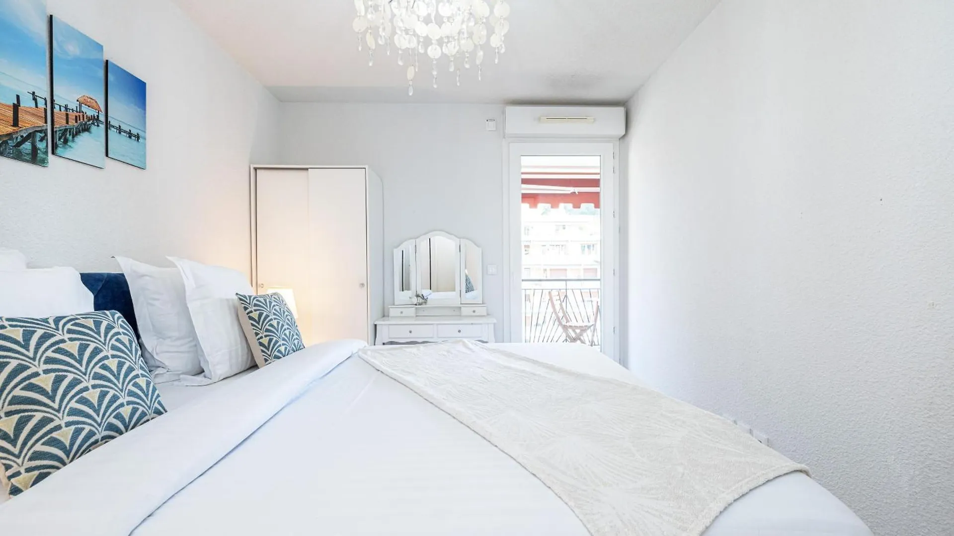 Bed and Breakfast Intercontinental Superbe Appartement Avec Piscine Μεντόν