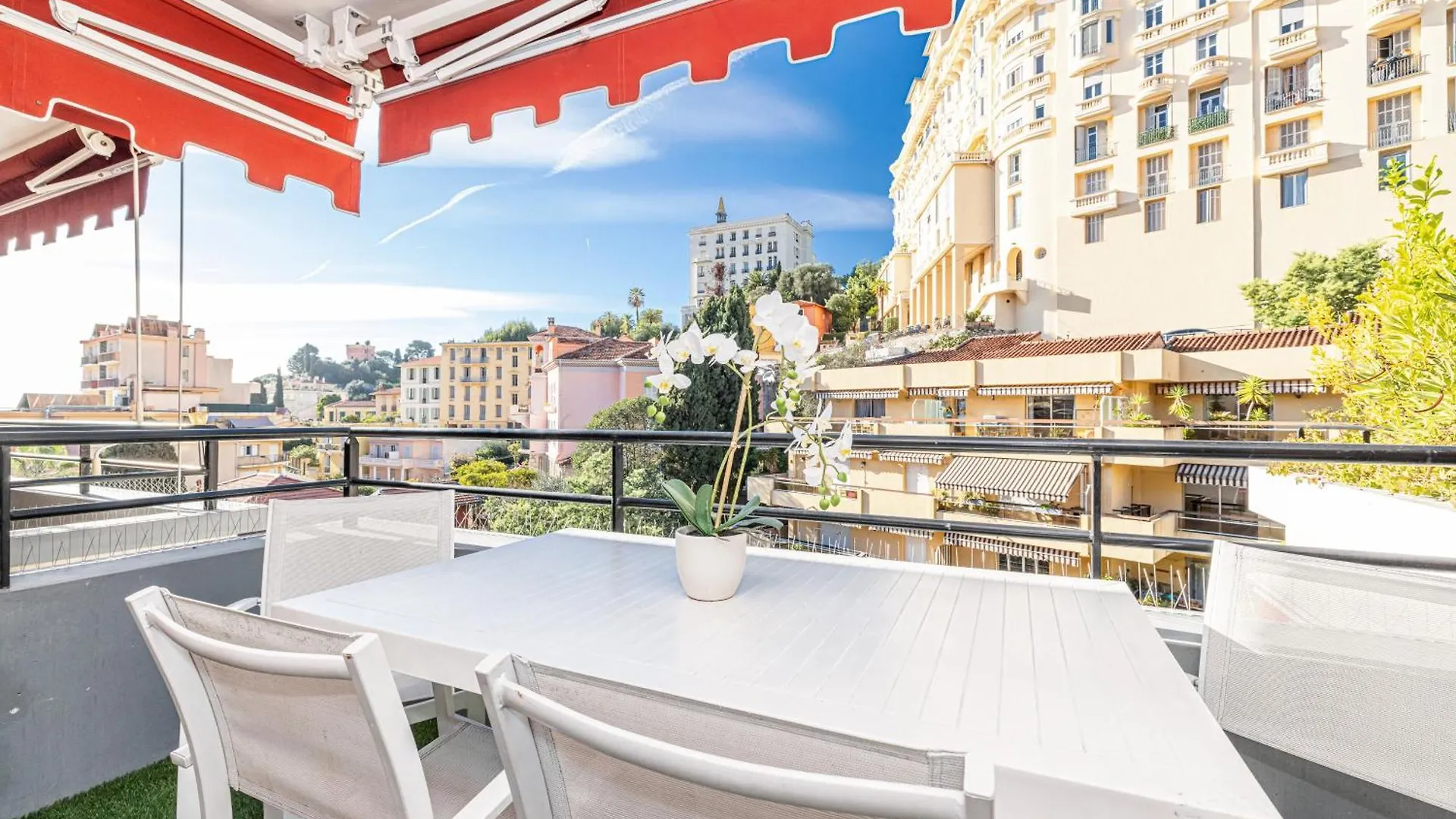Couette-café Intercontinental Superbe appartement avec piscine Menton