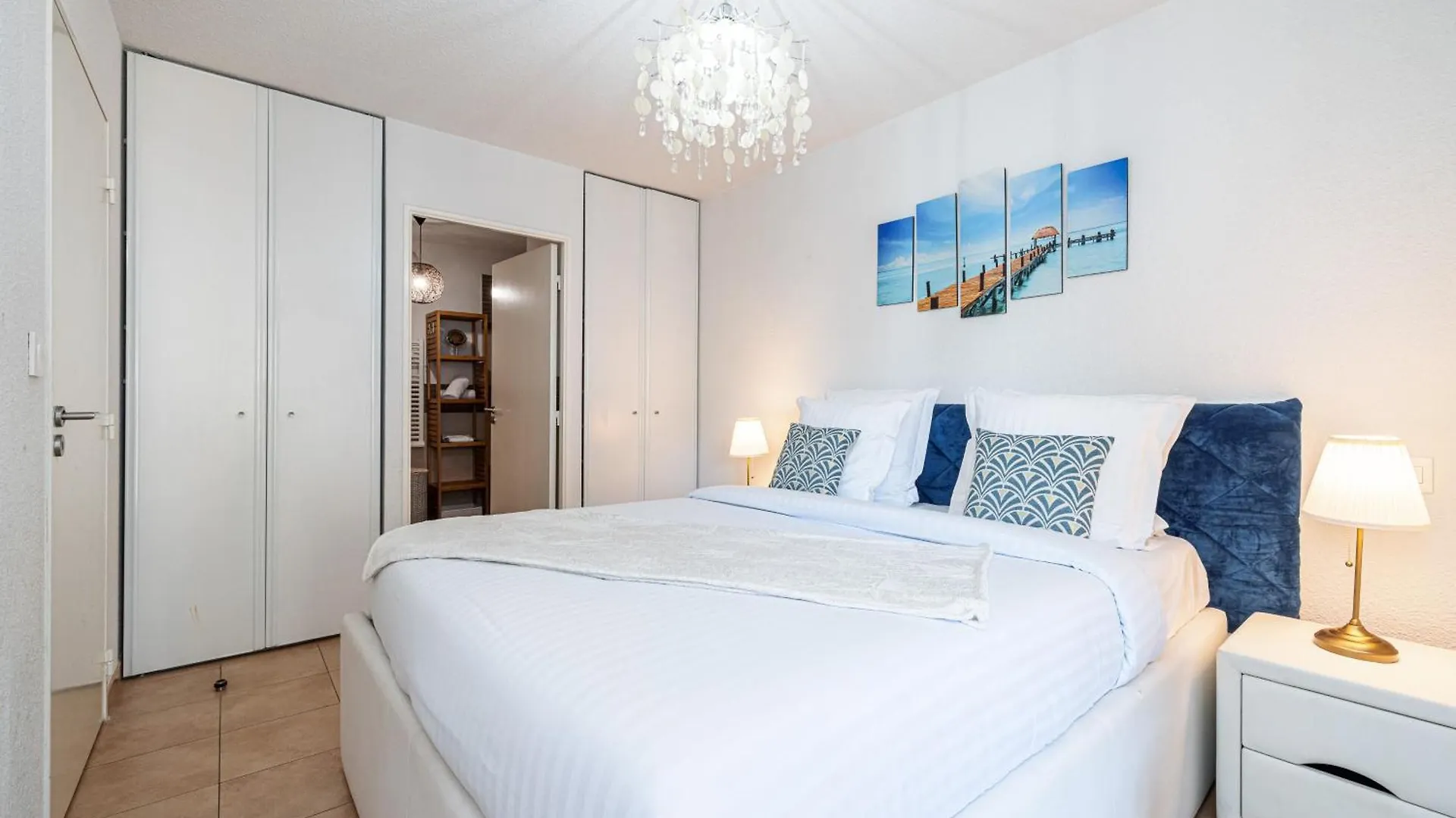 Intercontinental Superbe appartement avec piscine Menton Couette-café